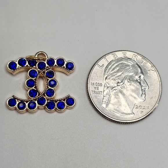 CHANEL Blue Gemstone Pendant - Picture 3 of 4